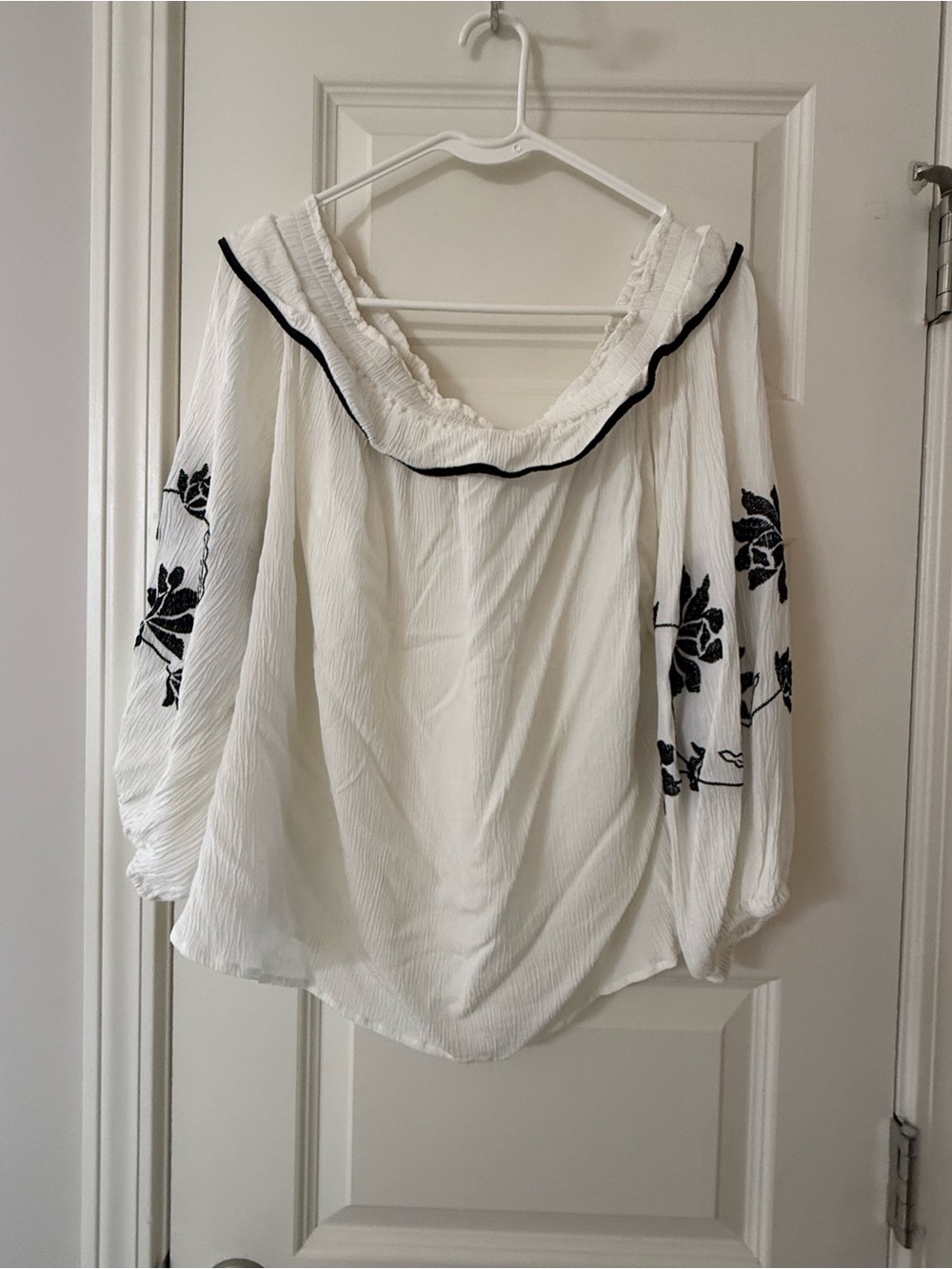 CeCe XL White Off-the-Shoulder Embroidered Blouse Size XL